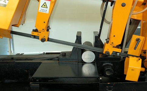 邛崃数控带锯床自动送料精度会出现偏差吗？